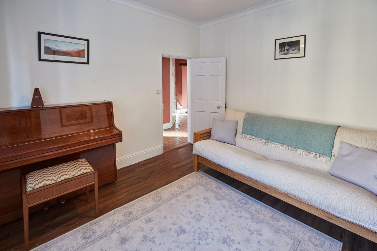 Host & Stay - Hall Garth Пикъринг Екстериор снимка